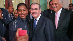 El presidente Danilo Medina recibió equipo en el Palacio Nacional.