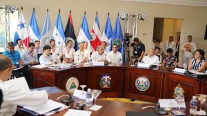 Danilo Medina habla en cumbre del SICA en Honduras.