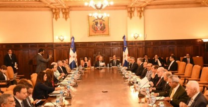 Medina encabeza reunión del Consejo de Ministros.