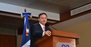 Jean Alain Rodríguez habla en lanzamiento de plan contra feminicidios.