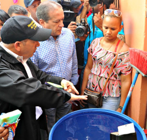 El presidente del Senado y el Ministro de Salud participaron en jornada contra virus