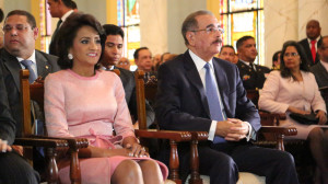 El presidente Danilo Medina y la primera dama Cándida Montilla en una misa en el Palacio.