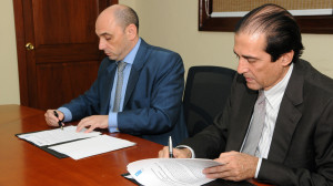 Lorenzo Jiménez y Gustavo Montalvo firmaron el convenio.
