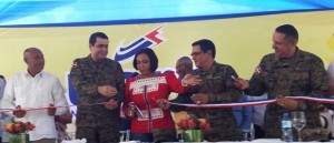 El ministro de Defensa y la directora de la UERS inauguraron electrificación.