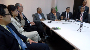 Chanel Rosa Chupani acompañado del equipo central del SeNaSa.