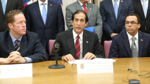Gustavo Montalvo habla al encabezar la delegación dominicana.