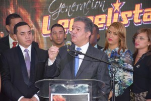 Leonel Fernández habla en actividad promovida por seguidores.