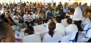 Miguel Vargas Maldonado habla a dirigentes del PRD en La Romana.