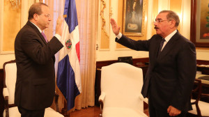 El presidente Danilo Medina toma juramento a José Tomás Pérez.