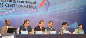 Miguel Angel Alcaine, representante regional de la UIT en Honduras, habla en foro.