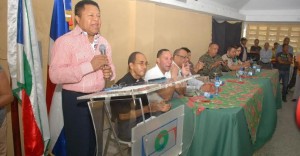 Ramón Monchy Rodríguez habla en actividad en Santiago.