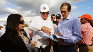 Alejandro Montás y Gustavo Montalvo intercambian ideas sobre Ciudad Juan Bosch.