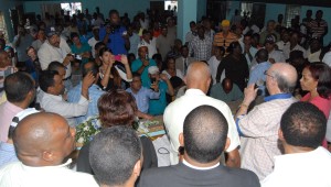 Hipólito Mejía habla en actividad con dirigentes del PRM en Boca Chica.