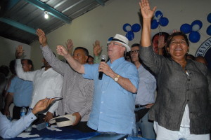 Hipólito Mejía habla en actividad en Nizao, provincia Peravia.