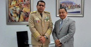 Ministro de Defensa y Alejandro Herrera, director del IDAC.