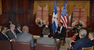 El canciller Andrés Navarro reunido con delegación de alto nivel de EStados Unidos.