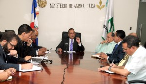 El ministro de Agricultura, Ángel Estévez, encabeza reunión del gabinete agropecuario.