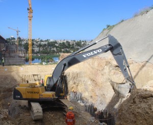 Equipos trabajando en la segunda línea del Metro