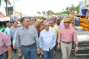 Federico Antún Batlle durante recorrido por la Feria Agropecuaria.
