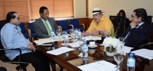 Miembros de la Comisión de Hacienda del Senado.