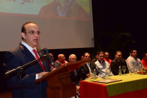 Antún Batlle habla en el acto que encabezó en Moca.