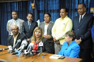 Francia Calderón Collado y otros funcionarios de Procuraduría de  Medio Ambiente.