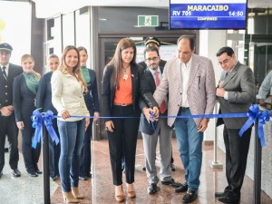 Ejecutivos de aerolínea Venezolana inauguraron servicios de empresa.