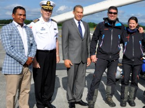 Autoridades del IDAC con pilotos alemanes Andreas Zmuda y Doreen Kreuber.