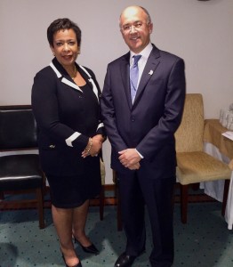 El procurador Francisco Domínguez Brito y la fiscal de los Estados Unidos, Loretta Lynch.
