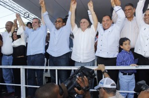 Luis Abinader, Hipólito Mejía y otros dirigentes del PRM en la proclamación de José Andújar.