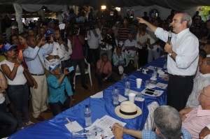 Luis Abinader habla en actividad en Puñal, Santiago.