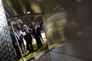 Procuraduría en entrega de ambulancias al INACIF.