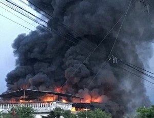 Incendio en el mercado principal de La Vega.