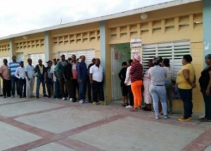 La ciudadanía ha acudido masivamente a los centros de votaciones.