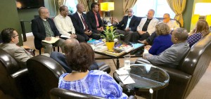 Autoridades de Relaciones Exteriores y de la Dirección de Pasaportes reunidas en Nueva York.