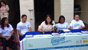 Representantes de estudiantes discapacitados y de Educación.