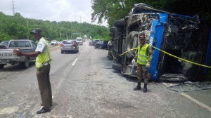 Amet y Obras Públicas auxilaron accidentados San Cristóbal.