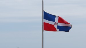 Bandera a media asta.