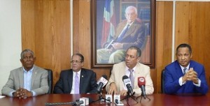 Rubén Cruz habla en reunión del bloque de senadores del PLD.