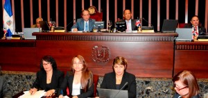 Senadores discutieron diferentes temas en sesión.
