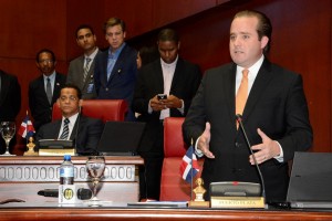 José ignacio Paliza habla en sesión del Senado.