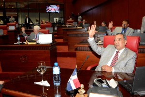 Senadores durante votación por proyecto.