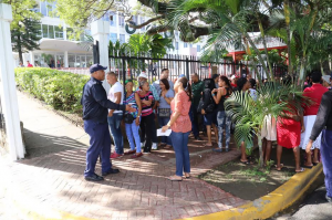 Vendedores de pulgas acuden a Alcaldía de Santiago.