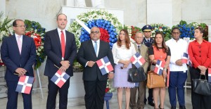 José del Castillo Saviñón habla en el Altar de la Patria junto a funcionarios de Indotel.