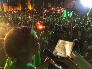María Teresa Cabrera mientras lee la proclama del evento.