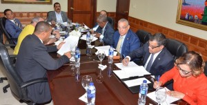 Legisladores discuten ley de lavado de activos.