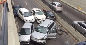 Accidente entre seis vehiculos.