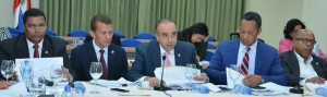 Miembros de la comisión bicameral que estudia proyectos de ley de partidos.