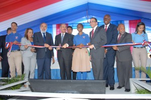 PRESIDENTE MEDINA ENTREGA DOS NUEVOS CENTROS EDUCATIVOS A LA PROVINCIA SANTO DOMINGO