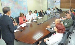 Alberto Díaz, funcionario de Salud Pública, habla en actividad.